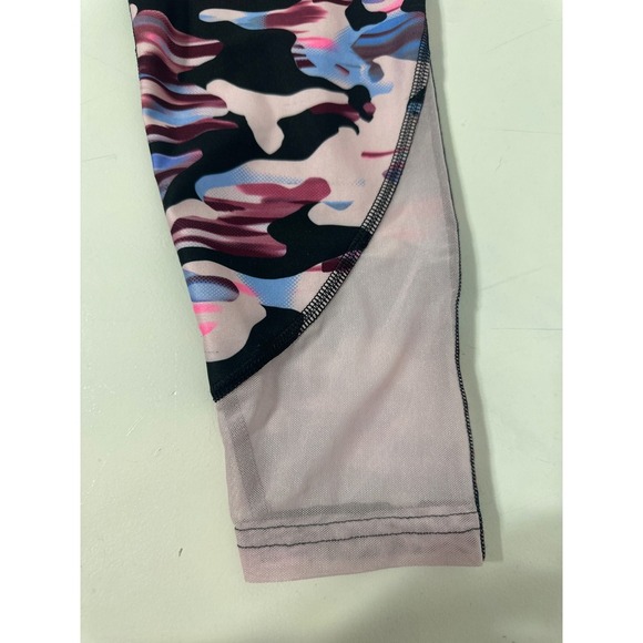 Under Armour Girl's‎ HeatGear Pink Camo Capri Leggings YLG Youth Activewear - Picture 5 of 7
